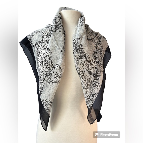 💯 Authentic Christian Dior Silk Scarf - Picture 2 of 7